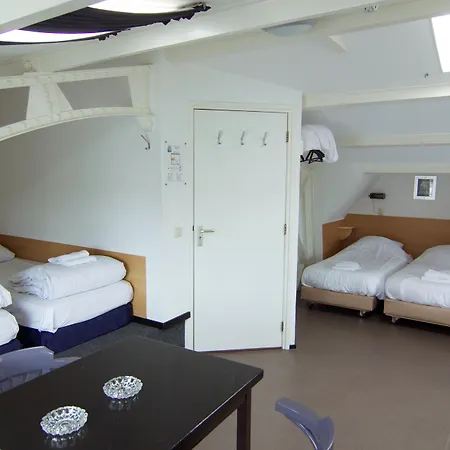 Rembrandt Square - Just Renovated ホテル 3*