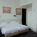 Rembrandt Square - Just Renovated 호텔 3*