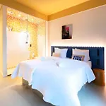 Rembrandt Square - Just Renovated 3*