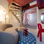 Rembrandt Square - Just Renovated