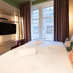 Rembrandt Square - Just Renovated 3*