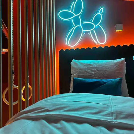 Rembrandt Square - Just Renovated