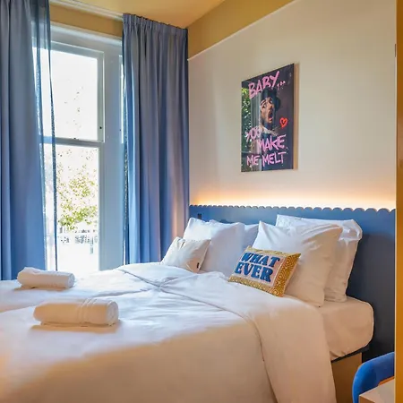 Rembrandt Square - Just Renovated 3*