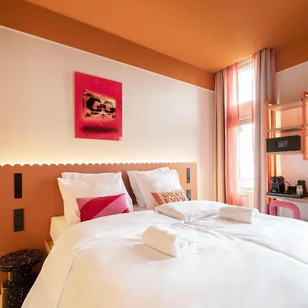 호텔 Rembrandt Square - Just Renovated 3*