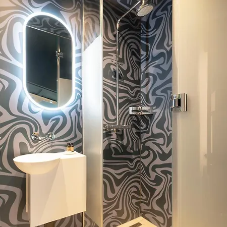 Rembrandt Square - Just Renovated 3* 암스테르담