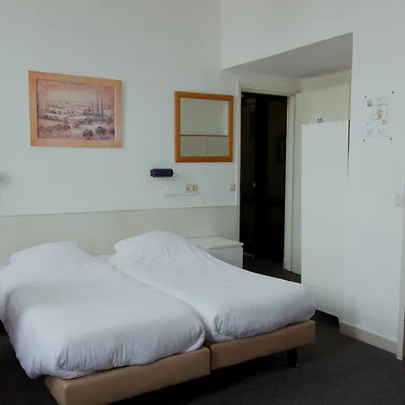 Rembrandt Square - Just Renovated Hotell 3*