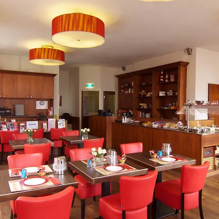 Rembrandt Square - Just Renovated 호텔 3*