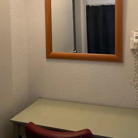 Rembrandt Square - Just Renovated 호텔 3*