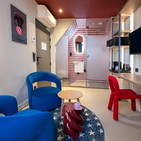 Rembrandt Square - Just Renovated 3*