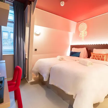 Rembrandt Square - Just Renovated Отель 3*