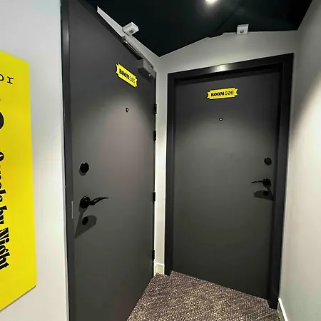 Rembrandt Square - Just Renovated 3* Amsterdam