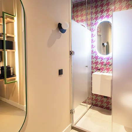 Rembrandt Square - Just Renovated Hotel