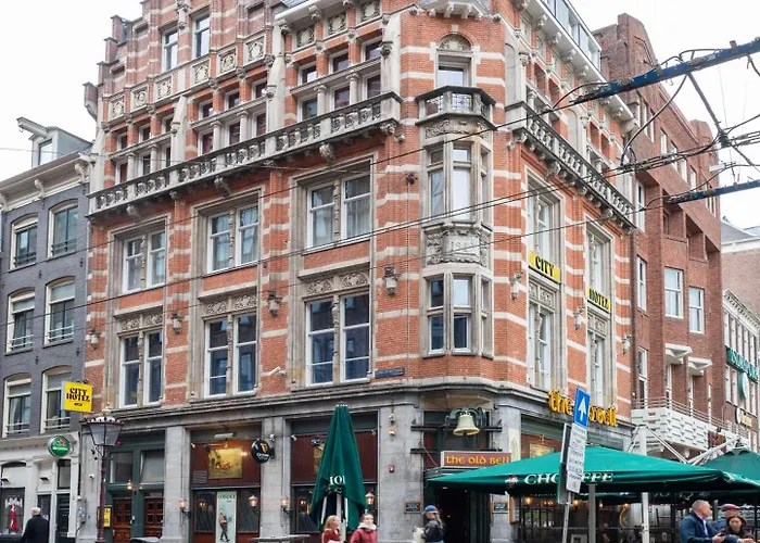 Rembrandt Square - Just Renovated 3*