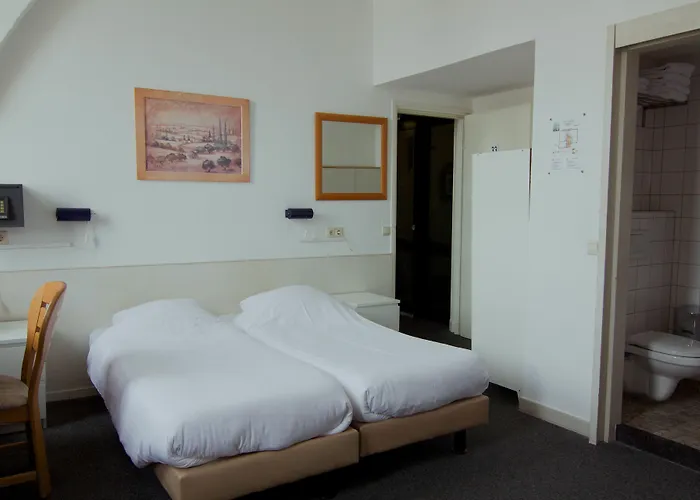 Rembrandt Square - Just Renovated Hotell 3*