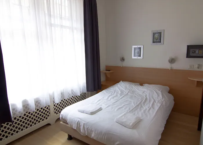 Rembrandt Square - Just Renovated Hotell 3*