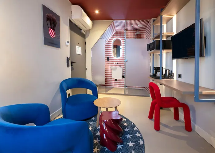 Rembrandt Square - Just Renovated 3*