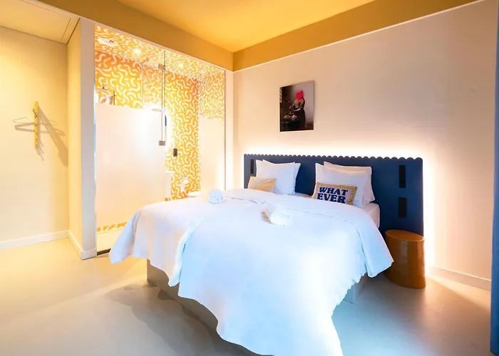 Rembrandt Square - Just Renovated 3*