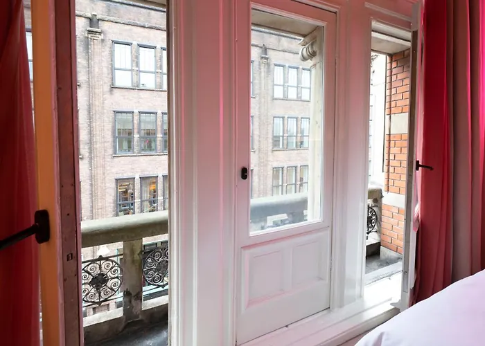 Rembrandt Square - Just Renovated Amsterdam