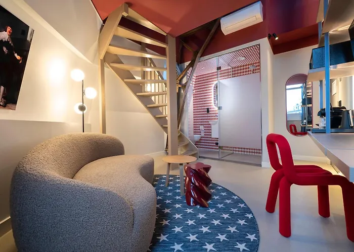 Rembrandt Square - Just Renovated