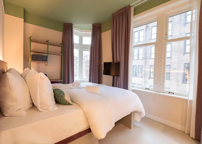 Rembrandt Square - Just Renovated 3*