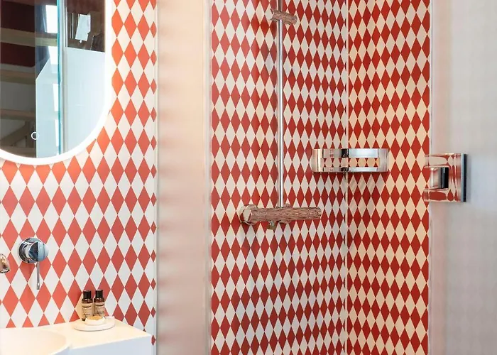 Rembrandt Square - Just Renovated Hotel