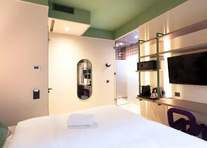 Rembrandt Square - Just Renovated Hotel