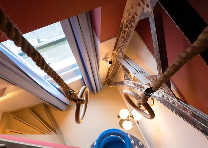 Rembrandt Square - Just Renovated 3*