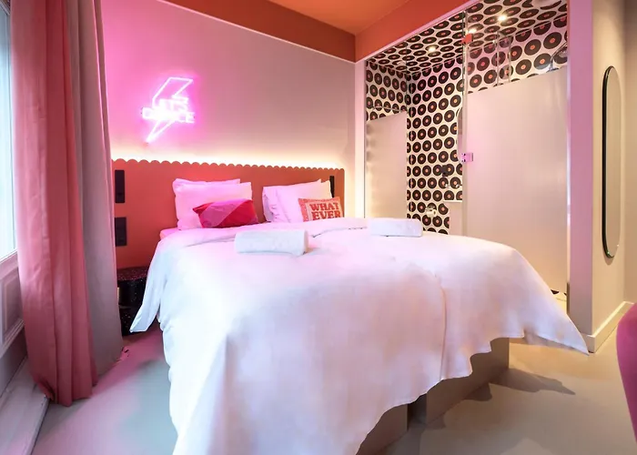 Rembrandt Square - Just Renovated Amsterdam