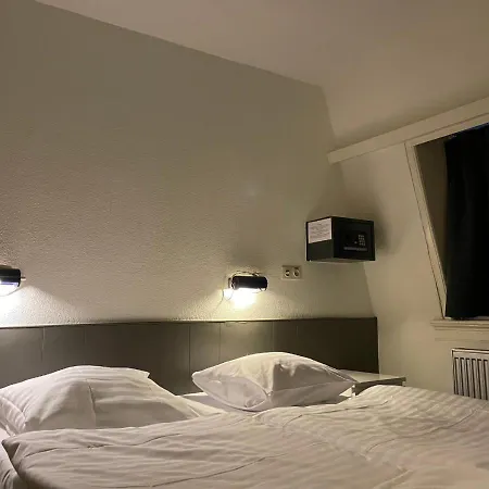 City Hotel