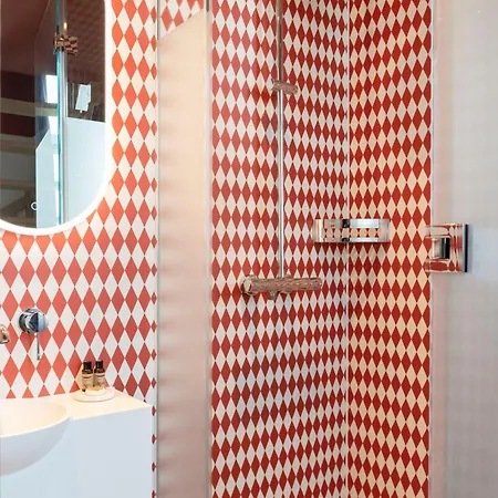 Rembrandt Square - Just Renovated Hotel