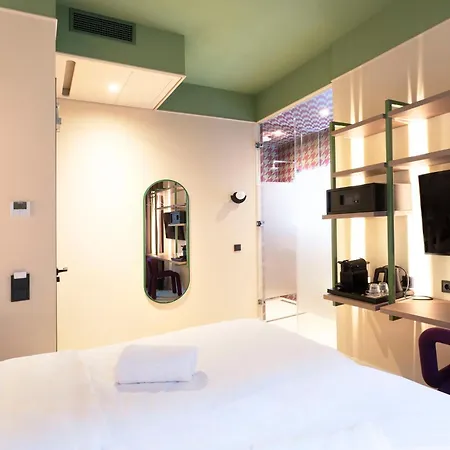 Rembrandt Square - Just Renovated Hotel